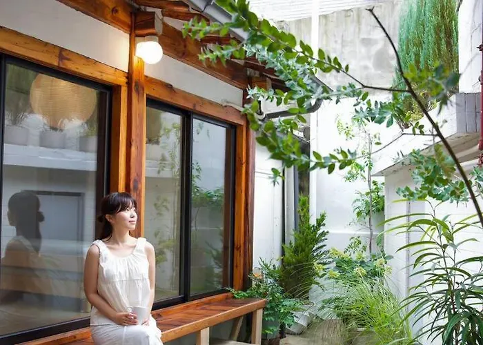Hausda Suchon Private Yard Hanok 2minstation 2br 5guests 3beds Sofabed 8table Seoul