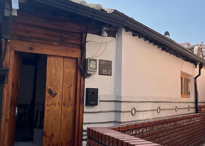 Hausda Suchon Private Yard Hanok 2minstation 2br 5guests 3beds Sofabed 8table * Seoul