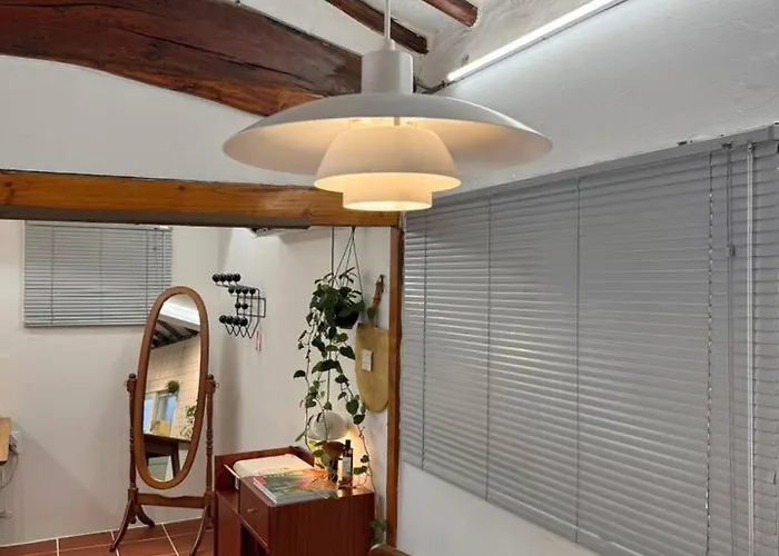Hausda Suchon Private Yard Hanok 2minstation 2br 5guests 3beds Sofabed 8table Seoul