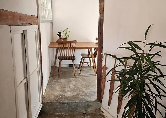 Hausda Suchon Private Yard Hanok 2minstation 2br 5guests 3beds Sofabed 8table Holiday home *
