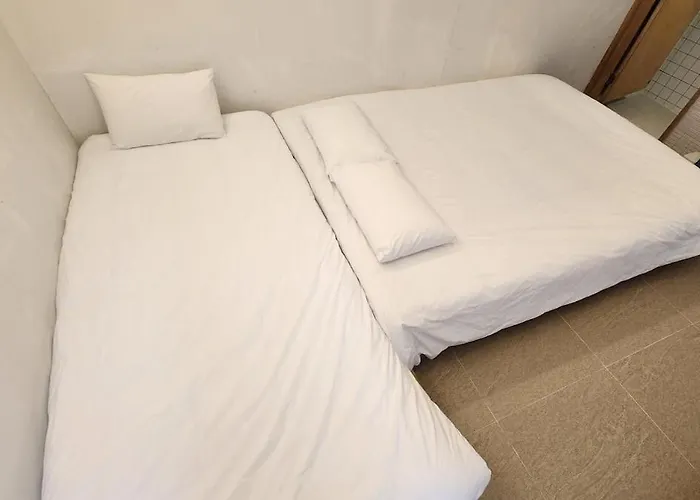 Holiday home Hausda Suchon Private Yard Hanok 2minstation 2br 5guests 3beds Sofabed 8table