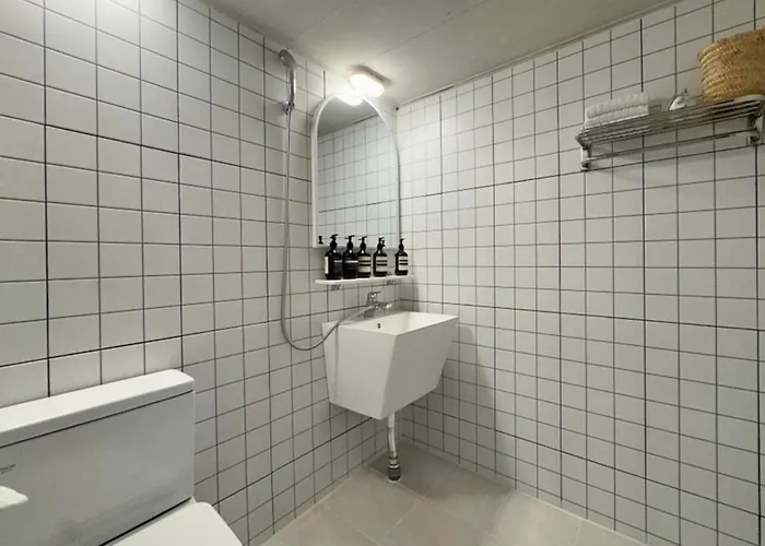 Hausda Suchon Private Yard Hanok 2minstation 2br 5guests 3beds Sofabed 8table Holiday home Seoul