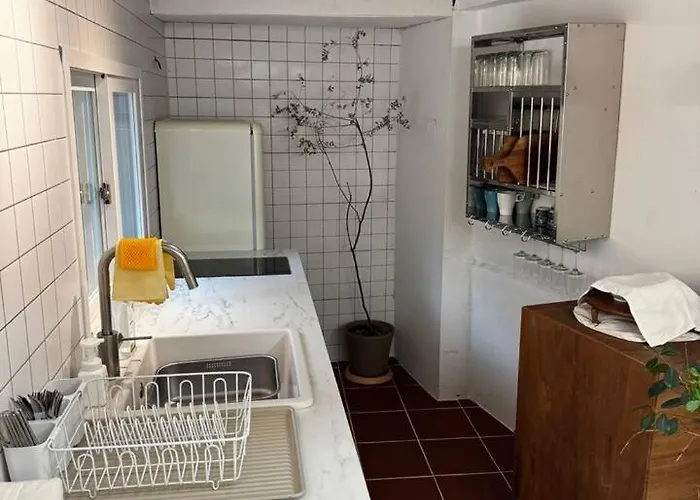 Hausda Suchon Private Yard Hanok 2minstation 2br 5guests 3beds Sofabed 8table Holiday home *