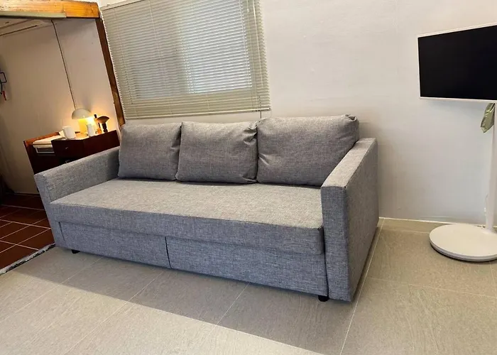 Hausda Suchon Private Yard Hanok 2minstation 2br 5guests 3beds Sofabed 8table Seoul