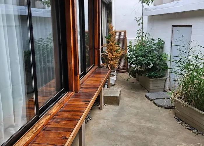 Hausda Suchon Private Yard Hanok 2minstation 2br 5guests 3beds Sofabed 8table *