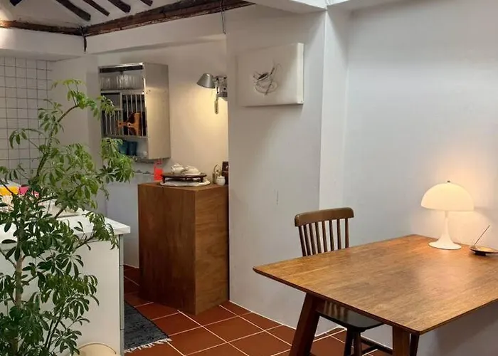Hausda Suchon Private Yard Hanok 2minstation 2br 5guests 3beds Sofabed 8table Holiday home