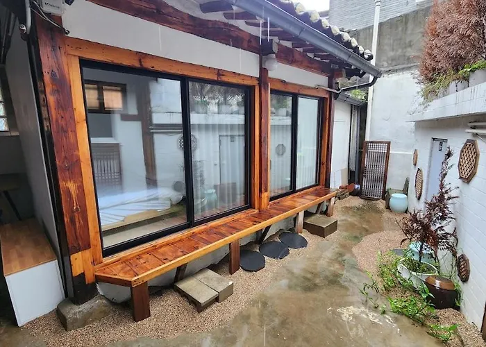 Tatil Evi Hausda Suchon Private Yard Hanok 2minstation 2br 5guests 3beds Sofabed 8table Seul