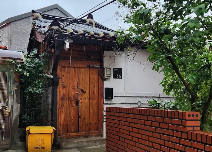 Tatil Evi Hausda Suchon Private Yard Hanok 2minstation 2br 5guests 3beds Sofabed 8table Seul